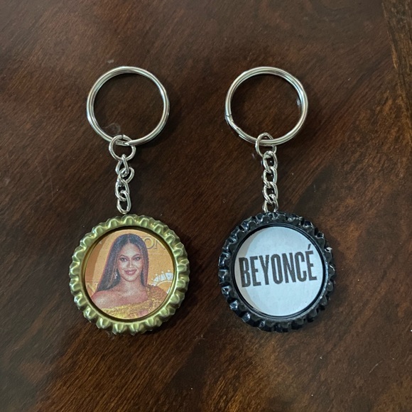Beyoncé Bottle Cap Keychains - Picture 1 of 1